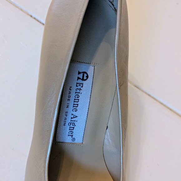 VTG Eitner Aigner Taylor Gold Leather Kitten Heels Size 7.5 Almond Toe Pump - Picture 7 of 8